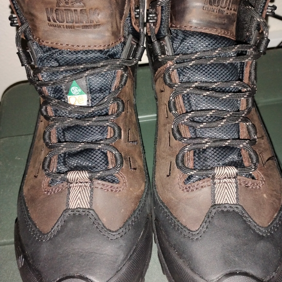 Kodiak Men\'s Brown and Black Hiking Boots